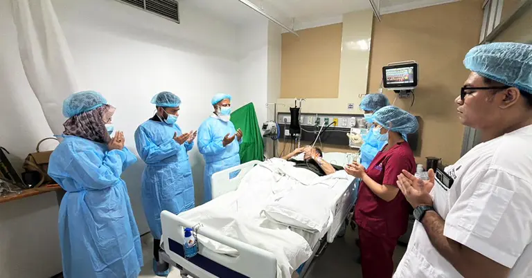 মির্জা আব্বাসের পাশে দাঁড়িয়ে প্রার্থনা করেছেন ডা. শফিকুর রহমান